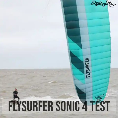 Flysurfer Sonic 4 - Kitesurfer auf grauer Nordsee mit einem Twintip Board und dem Flysurfer Sonic 4 in Türkis 