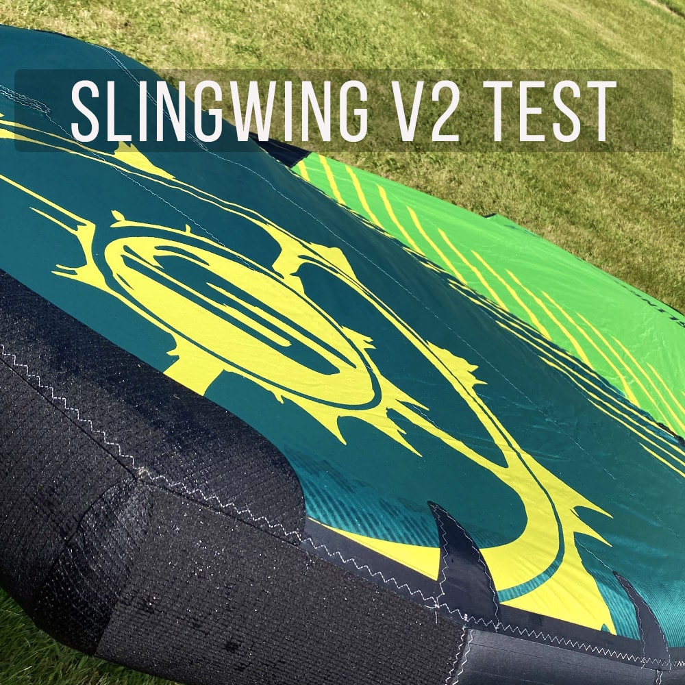Wir sehen eine Nahaufnahmevon dem Wing von Slingshot in den Farben Blau,grün und Gelb
